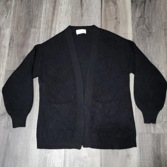 Aritzia Wilfred Free 100% Merino Wool Open Women's Cardigan in Black - Picture 2 of 13